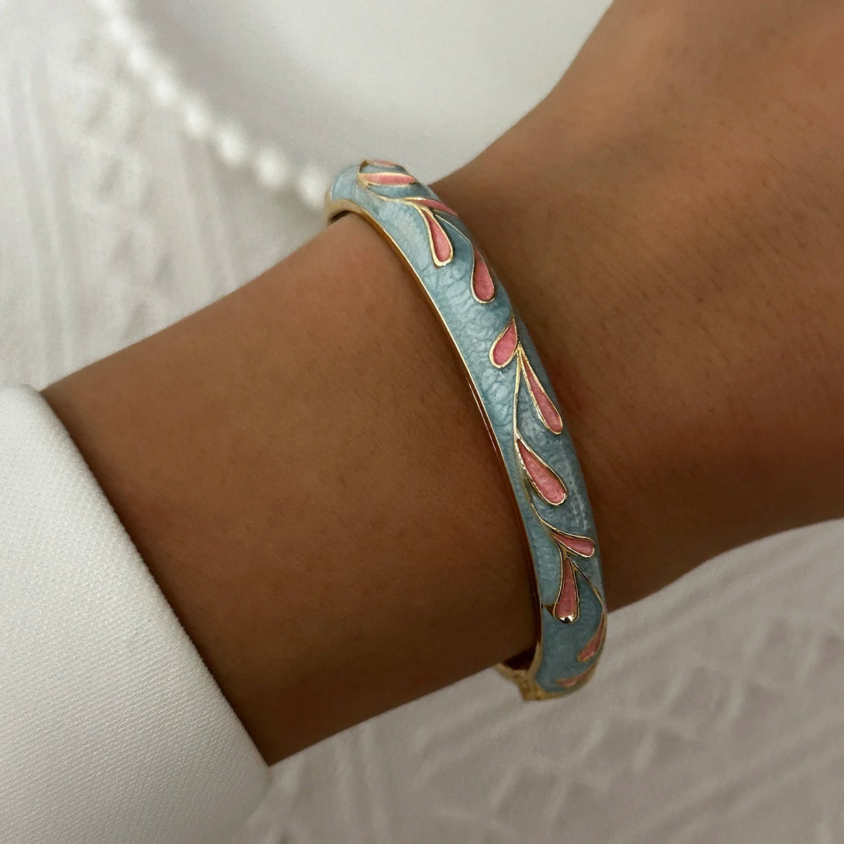 🌸 Vintage Floral Enamel Bangle