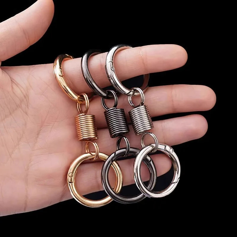 ميدالية مفاتيح معدنية بنابض مرن مزدوج الجانب، حلقة مفاتيح حلزونية قابلة للسحب للنساء والرجال للحزام والحقيبة والمحفظة ومفاتيح السيارة