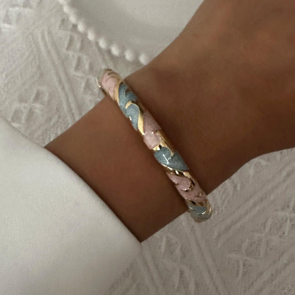 🌸 Vintage Floral Enamel Bangle