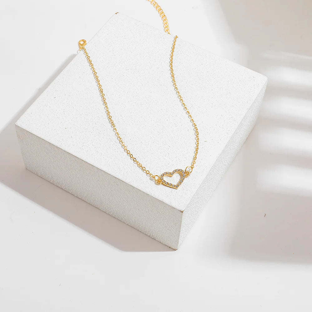 💖 Rhinestone Heart Choker Necklace