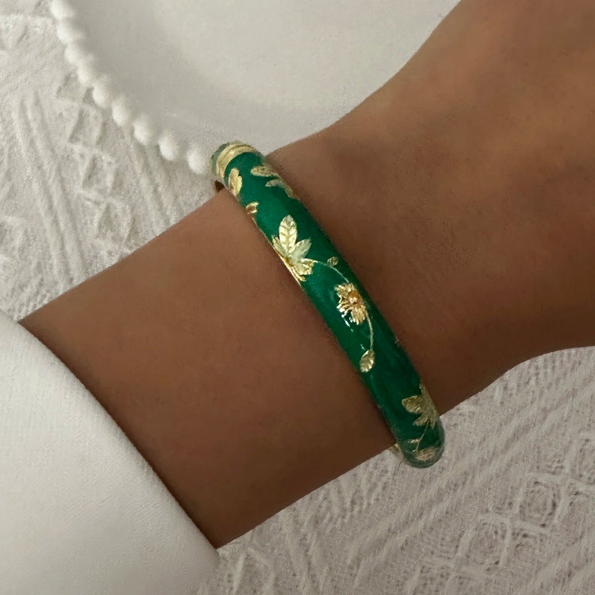 🌸 Vintage Floral Enamel Bangle