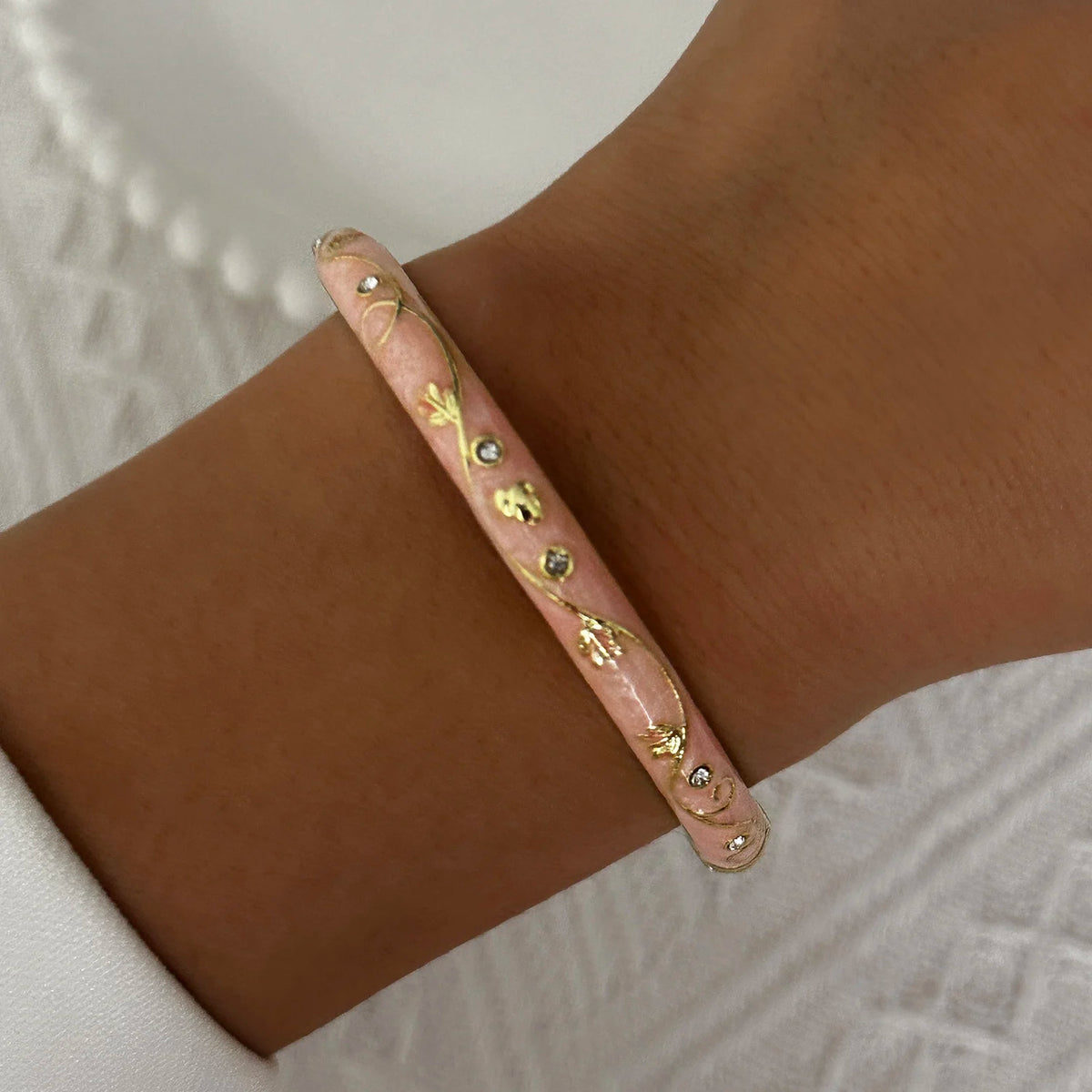 🌸 Vintage Floral Enamel Bangle
