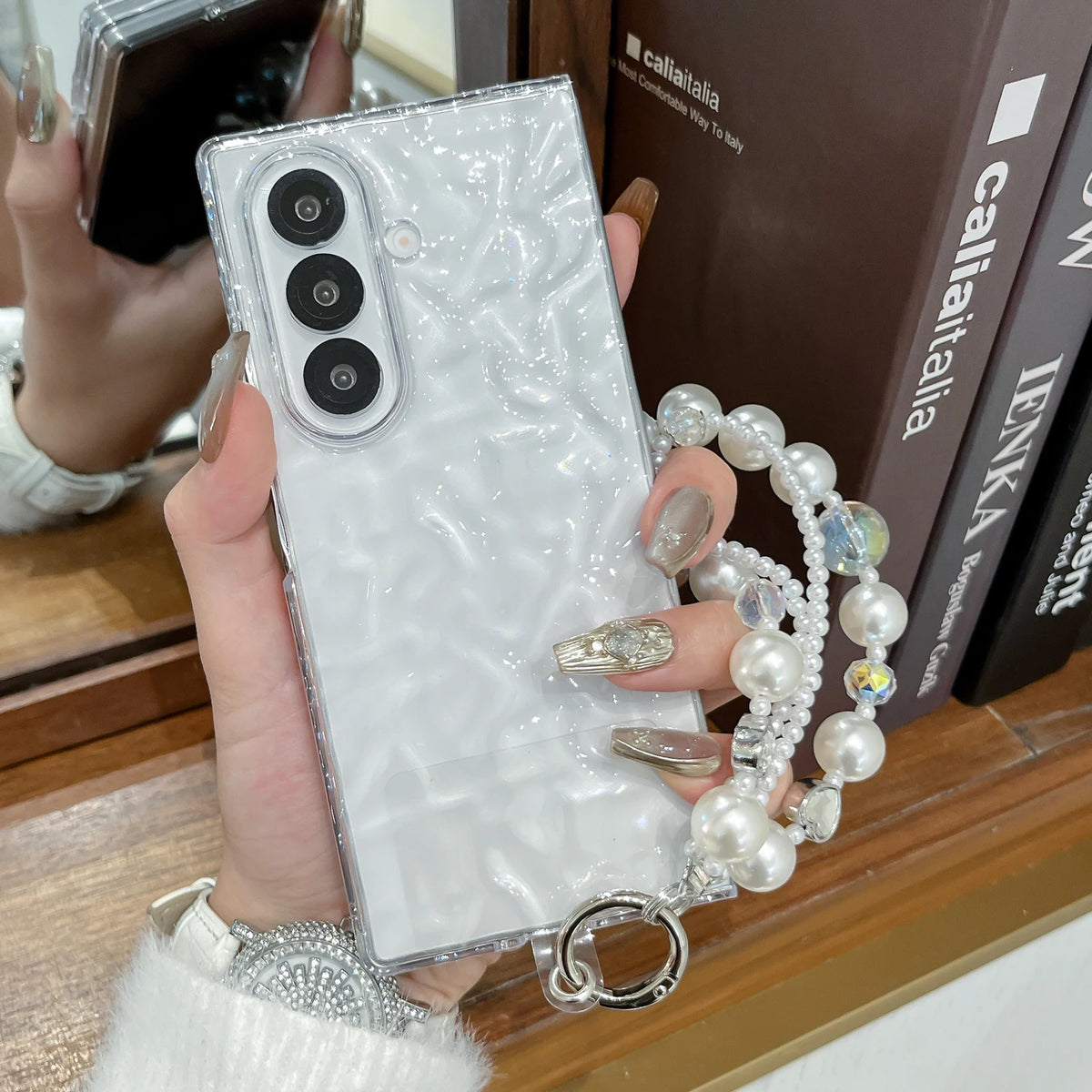 💧 Water Ripple Pearl Bracelet Case