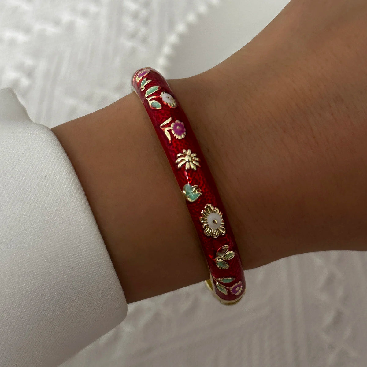 🌸 Vintage Floral Enamel Bangle