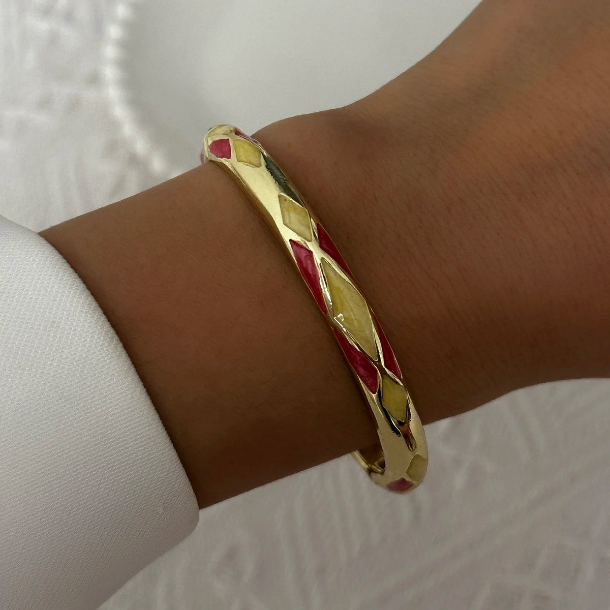 🌸 Vintage Floral Enamel Bangle