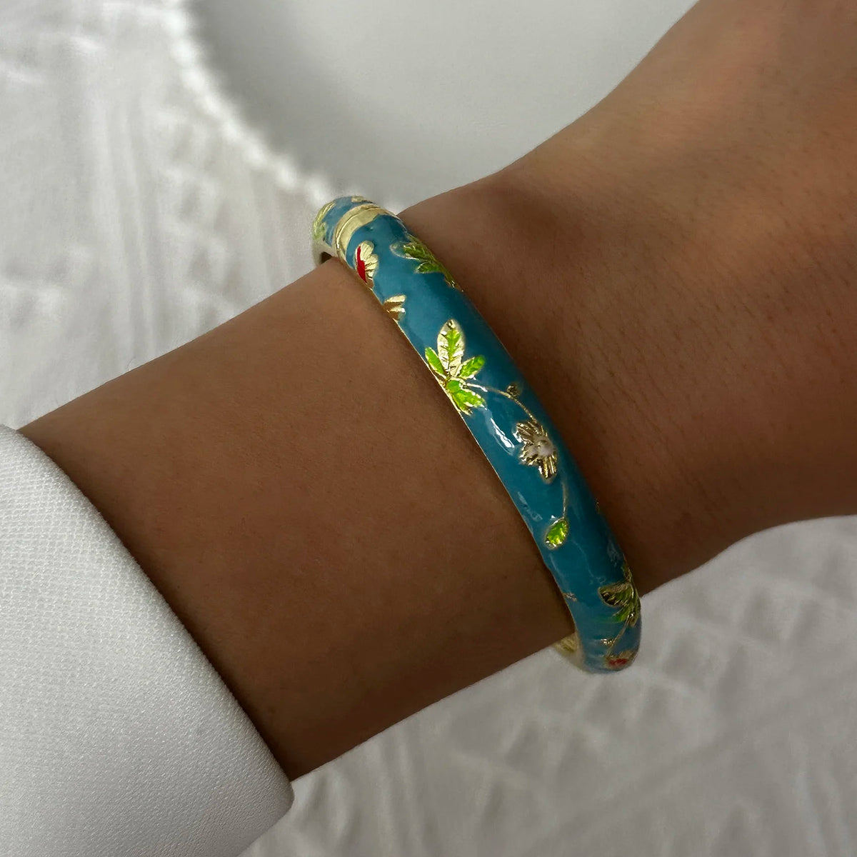 🌸 Vintage Floral Enamel Bangle
