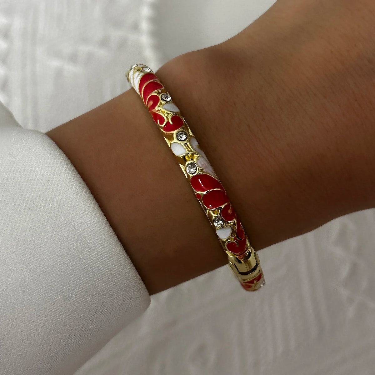 🌸 Vintage Floral Enamel Bangle