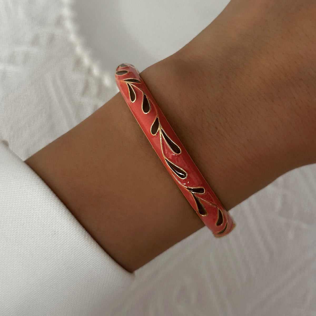 🌸 Vintage Floral Enamel Bangle