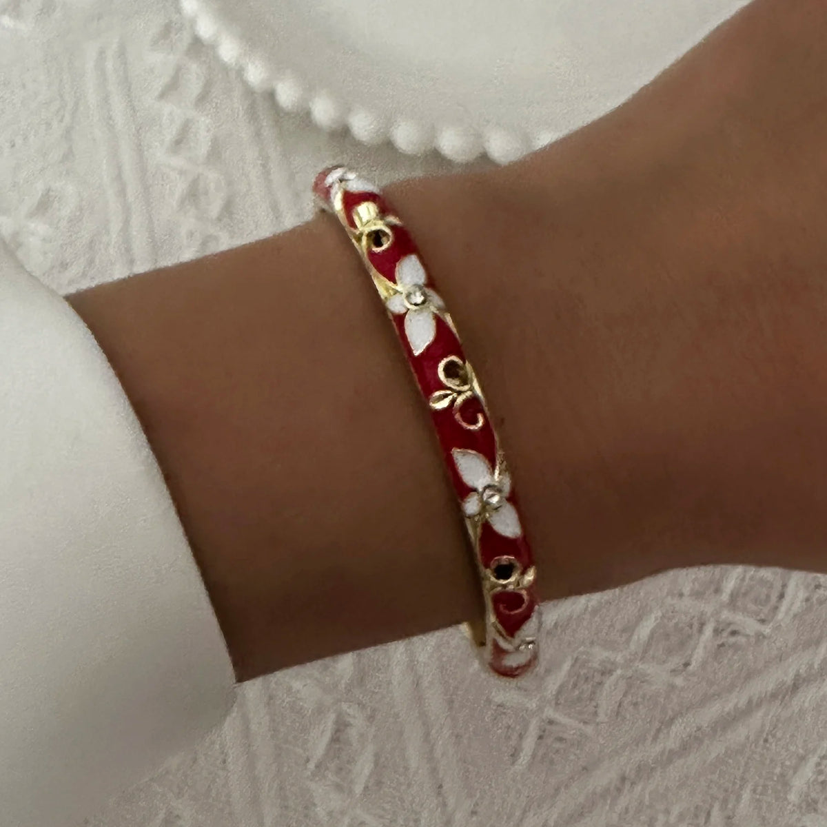 🌸 Vintage Floral Enamel Bangle