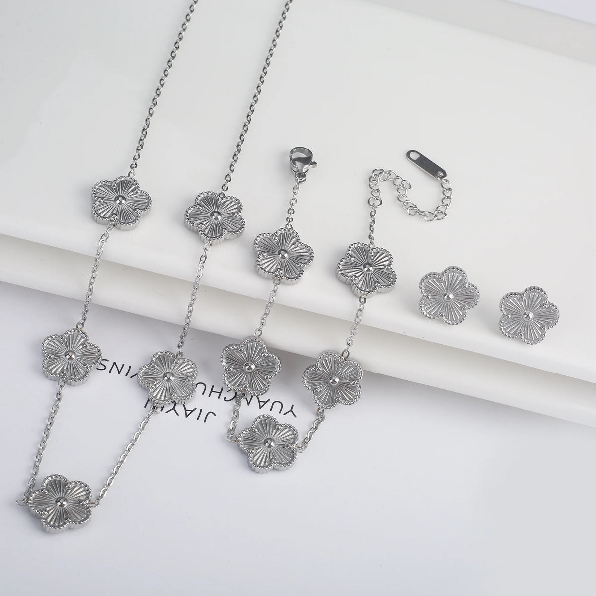 🍀 Five Leaf Clover Stainless Steel Bracelet