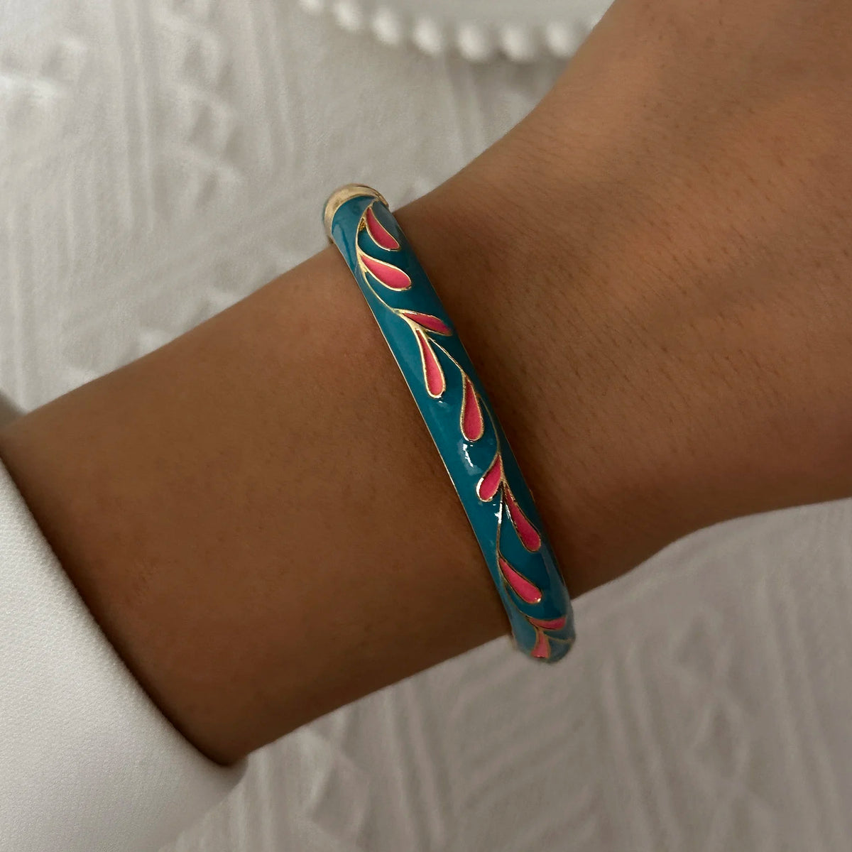 🌸 Vintage Floral Enamel Bangle