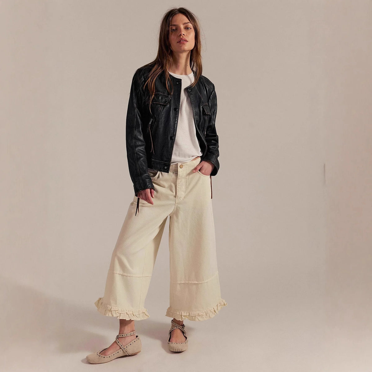 Lace Trim Cropped Wide-Leg Jeans