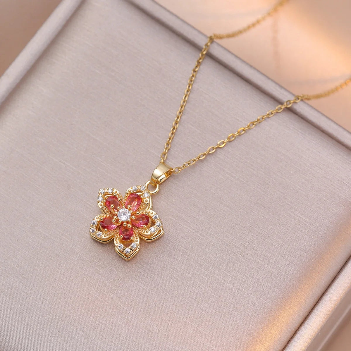 🌺 Rotatable Flower Zircon Pendant Necklace