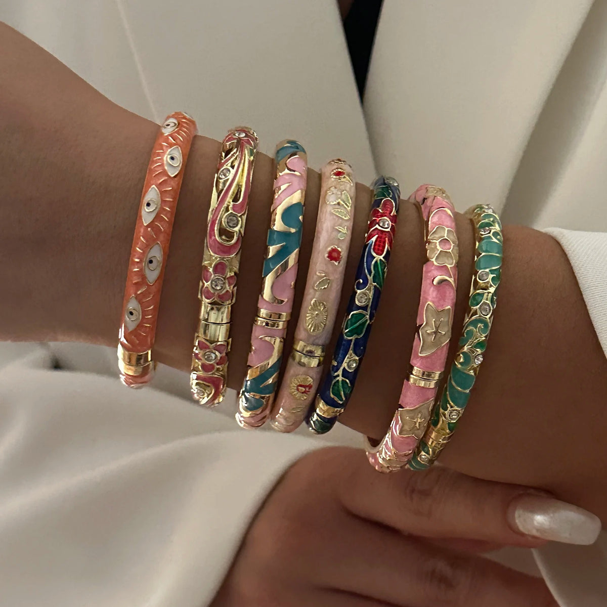 🌸 Vintage Floral Enamel Bangle