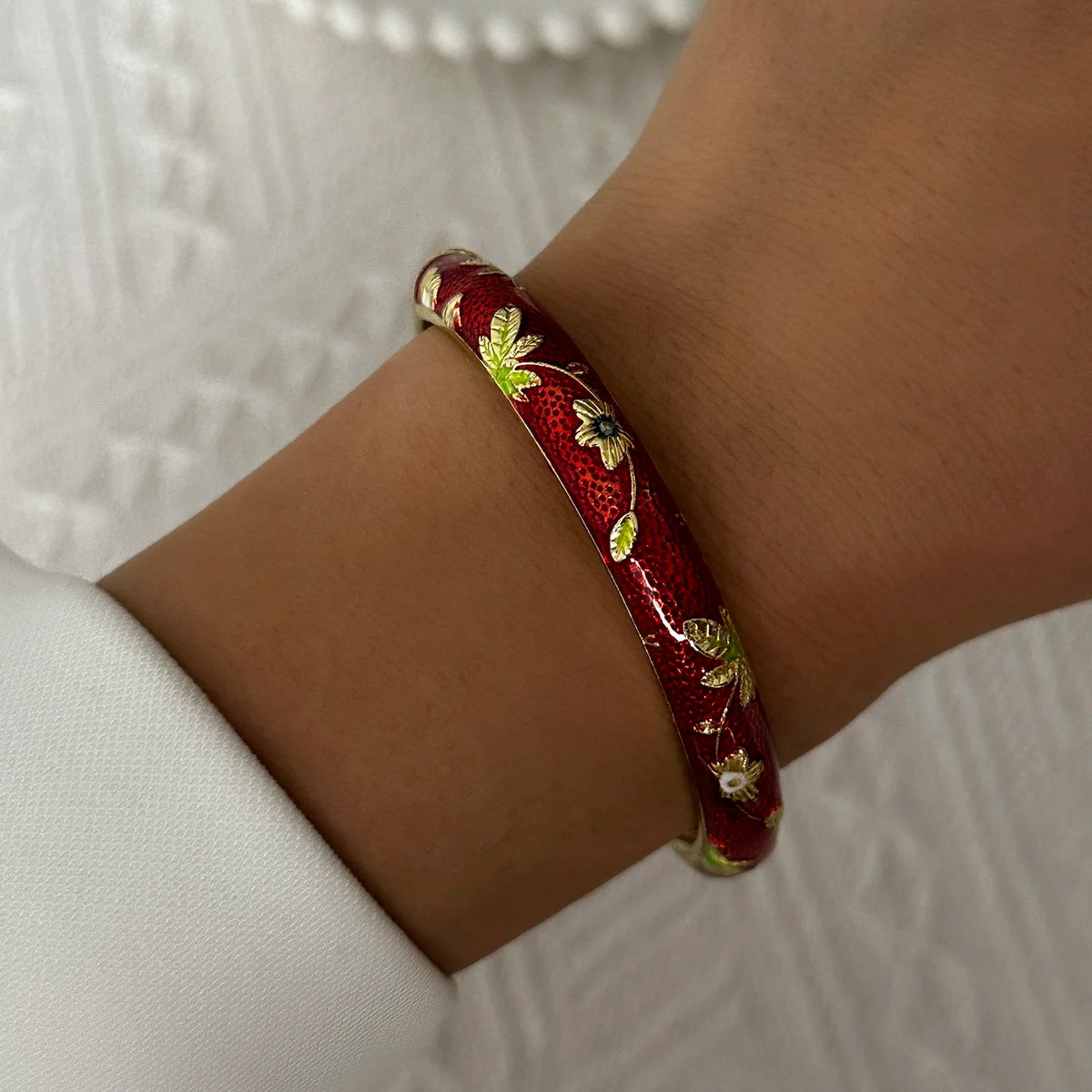 🌸 Vintage Floral Enamel Bangle