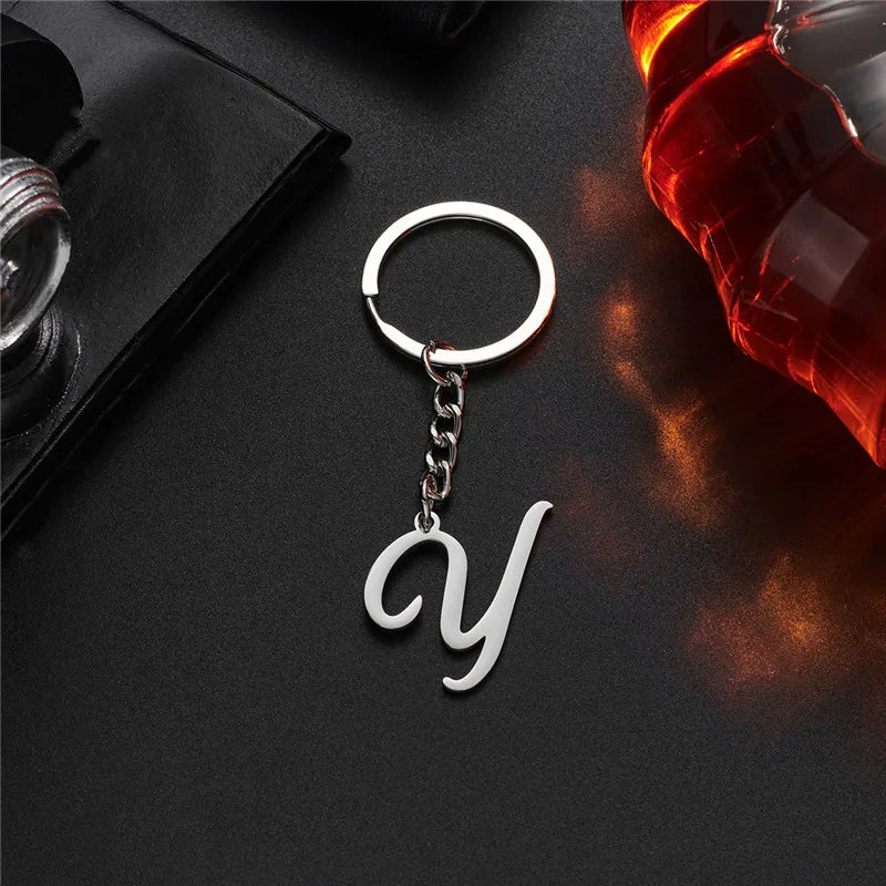 ميدالية مفاتيح بالحرف الأول A-Z من الفولاذ المقاوم للصدأ للأحبة، مجوهرات بخط إنجليزي قديم، دلاية حروف، ميدالية مفاتيح السيارة، إكسسوارات الحقائب