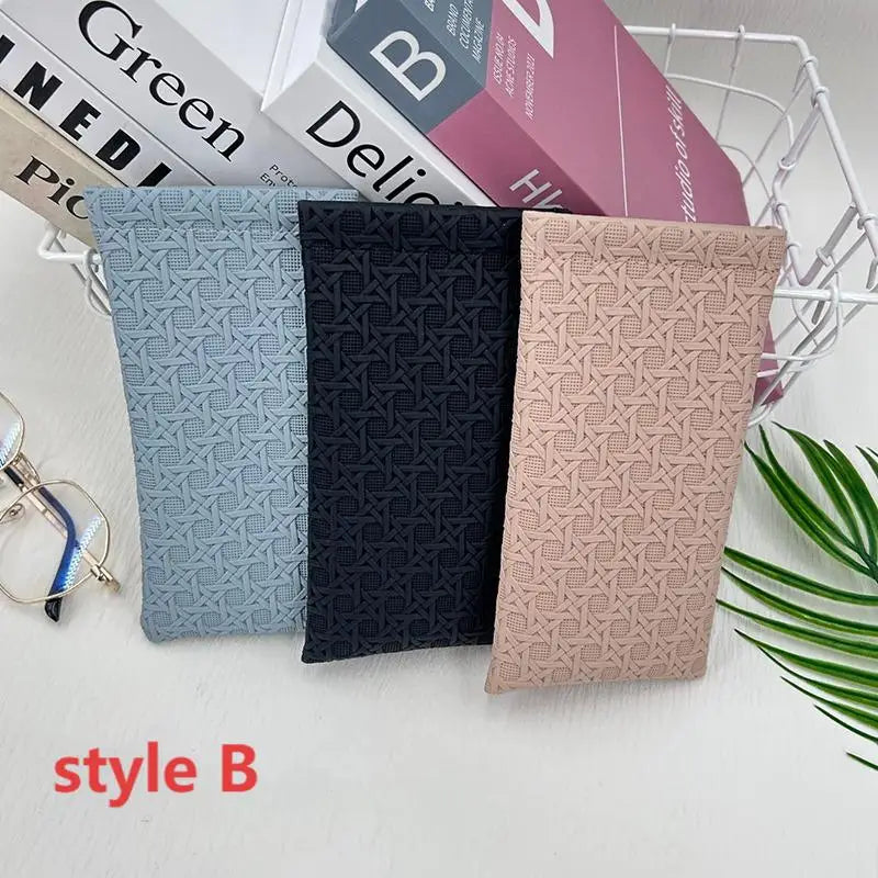 Self-Closing Long Travel Wallet