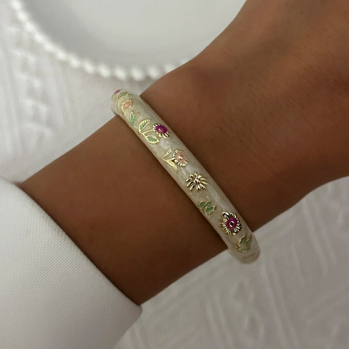 🌸 Vintage Floral Enamel Bangle