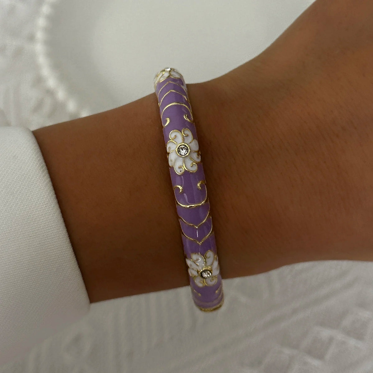 🌸 Vintage Floral Enamel Bangle