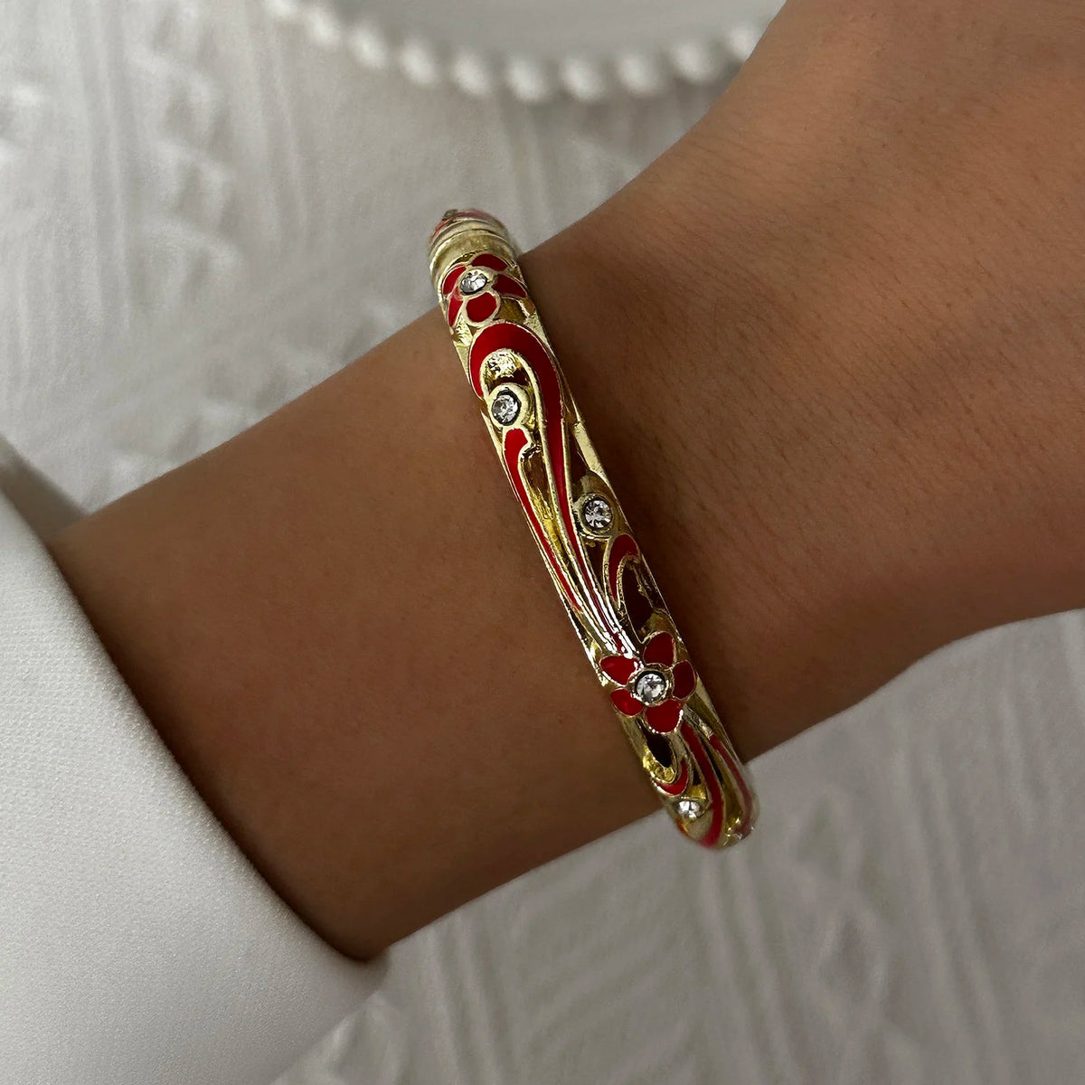 🌸 Vintage Floral Enamel Bangle