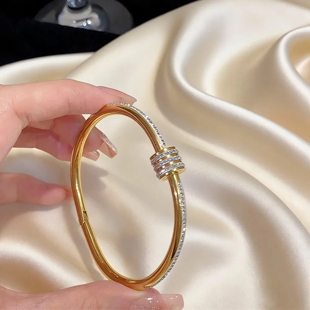 💎 Luxury Gold Plated Stainless Steel Bangle