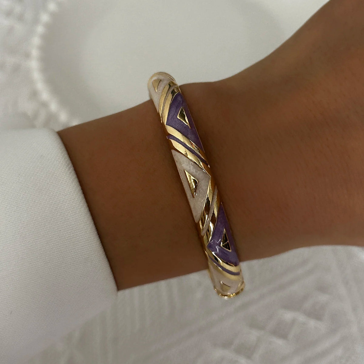 🌸 Vintage Floral Enamel Bangle