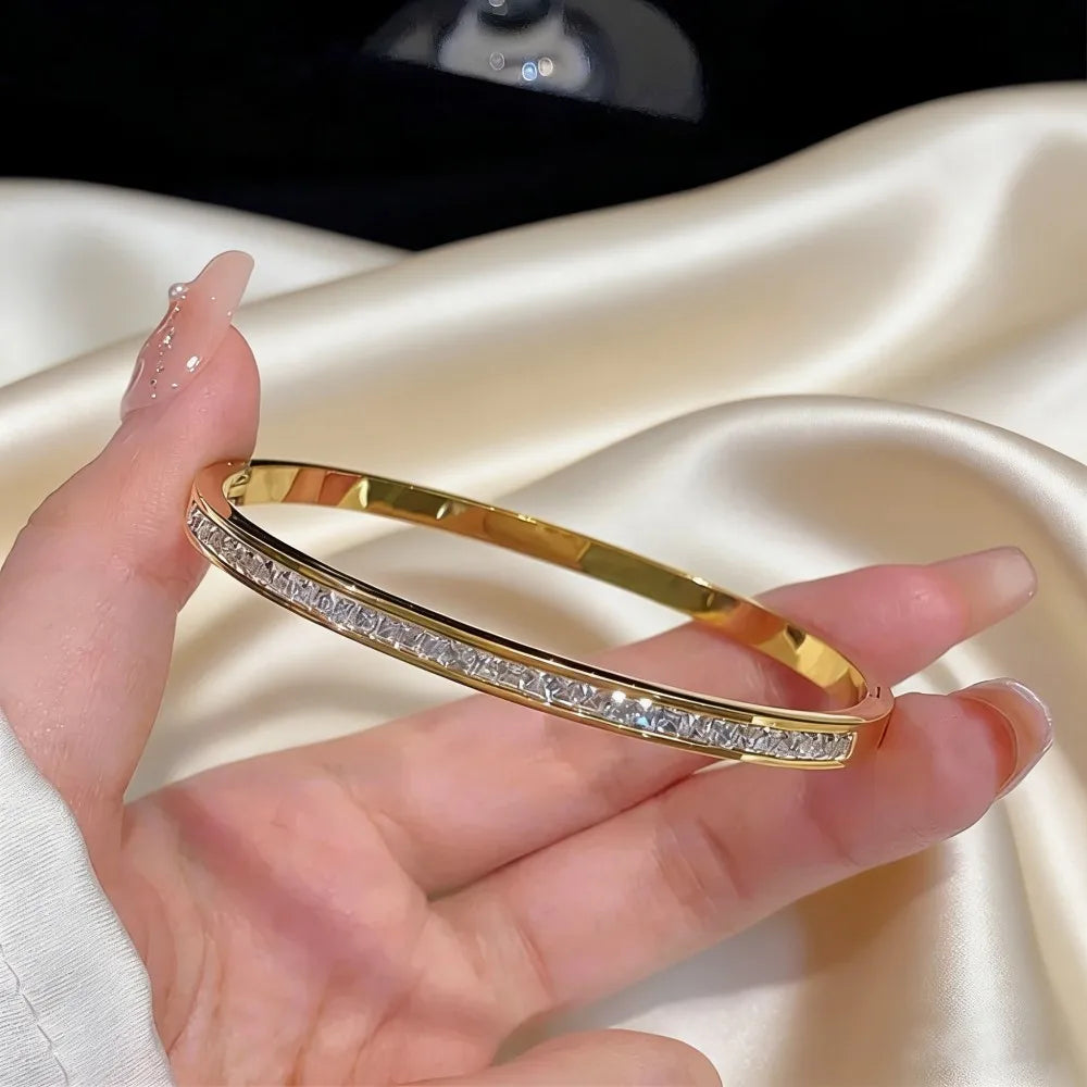 💎 Luxury Gold Plated Stainless Steel Bangle