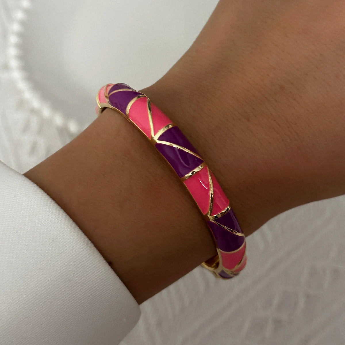 🌸 Vintage Floral Enamel Bangle