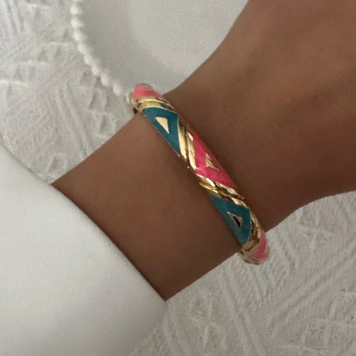 🌸 Vintage Floral Enamel Bangle