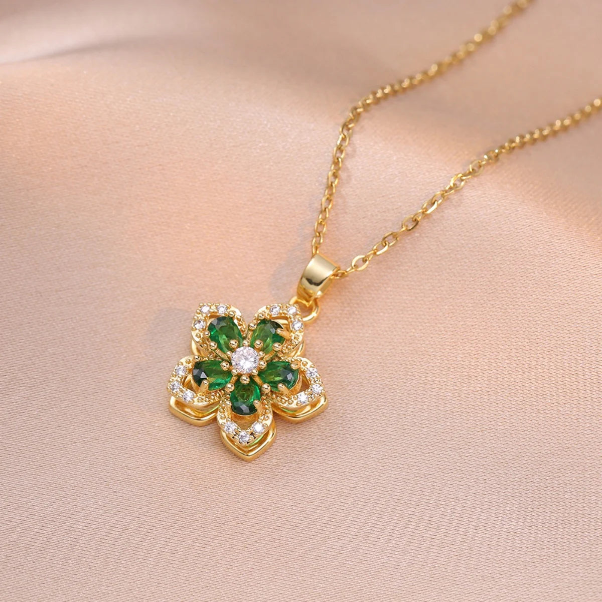 🌺 Rotatable Flower Zircon Pendant Necklace