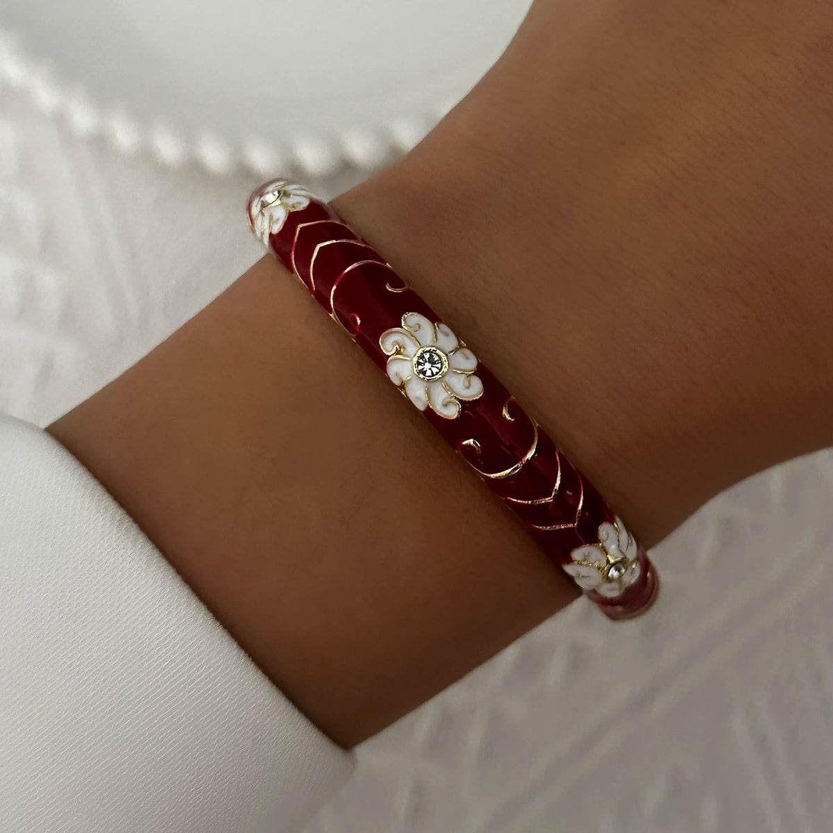 🌸 Vintage Floral Enamel Bangle