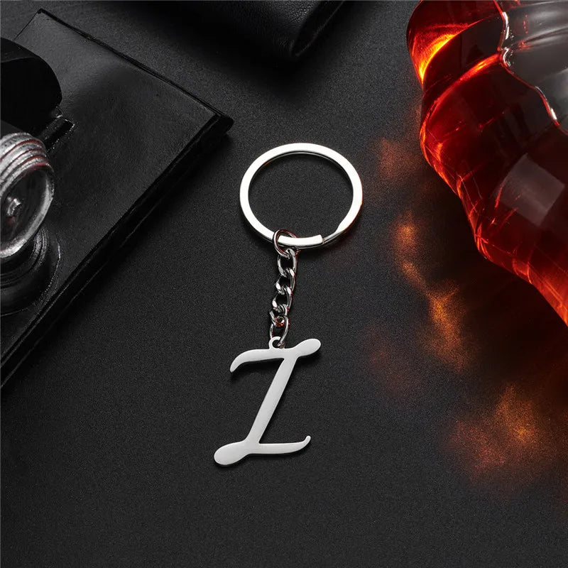 ميدالية مفاتيح بالحرف الأول A-Z من الفولاذ المقاوم للصدأ للأحبة، مجوهرات بخط إنجليزي قديم، دلاية حروف، ميدالية مفاتيح السيارة، إكسسوارات الحقائب