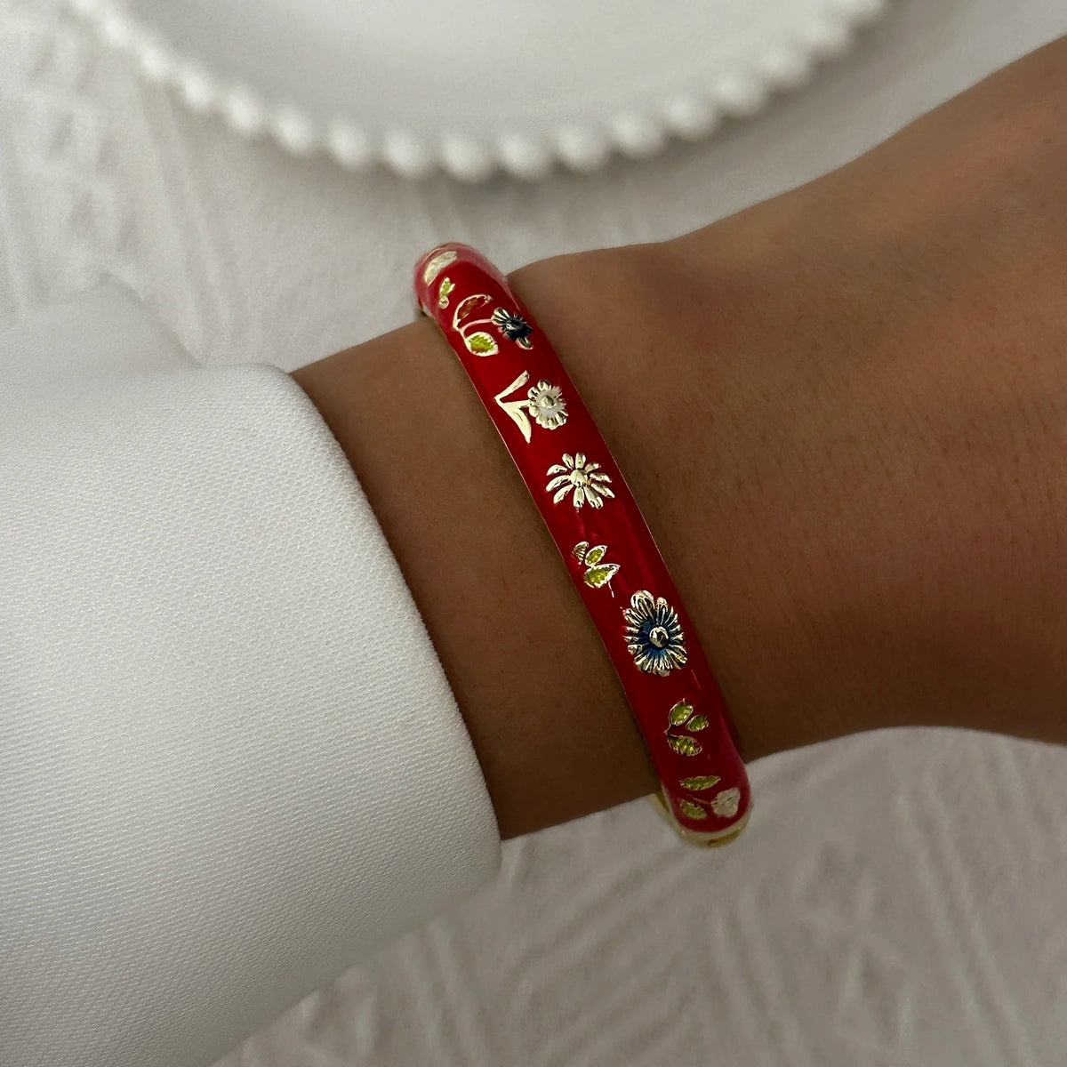 🌸 Vintage Floral Enamel Bangle