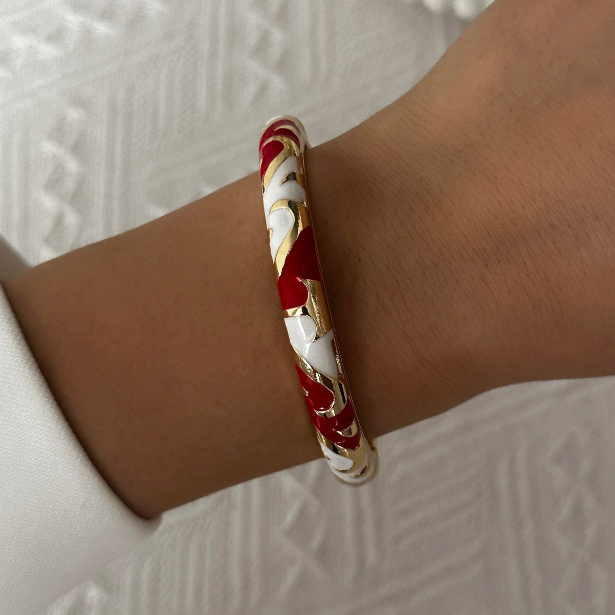 🌸 Vintage Floral Enamel Bangle