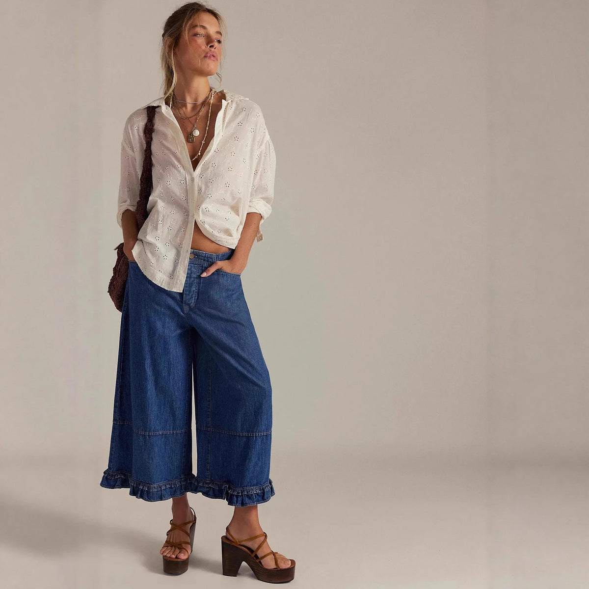 Lace Trim Cropped Wide-Leg Jeans