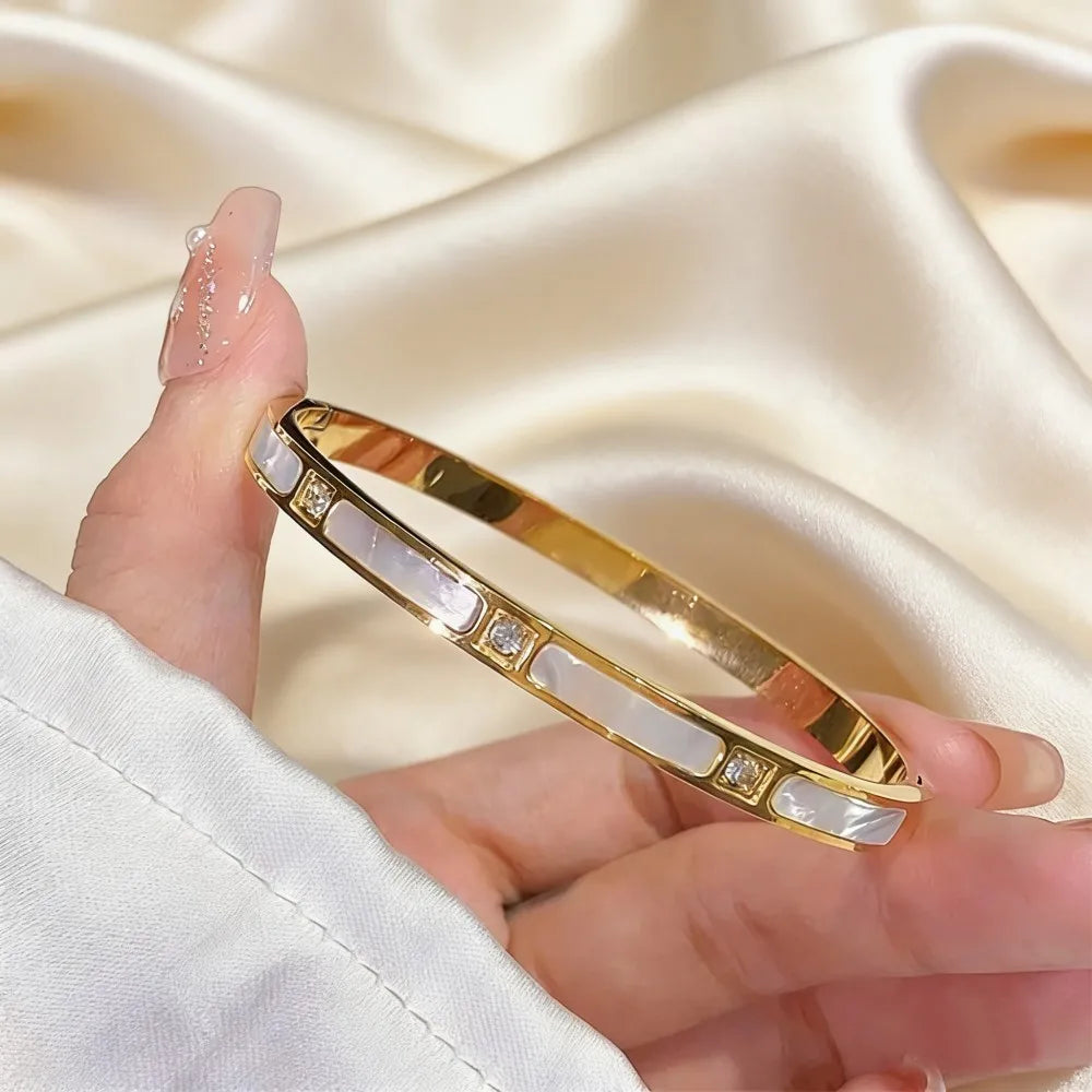 💎 Luxury Gold Plated Stainless Steel Bangle