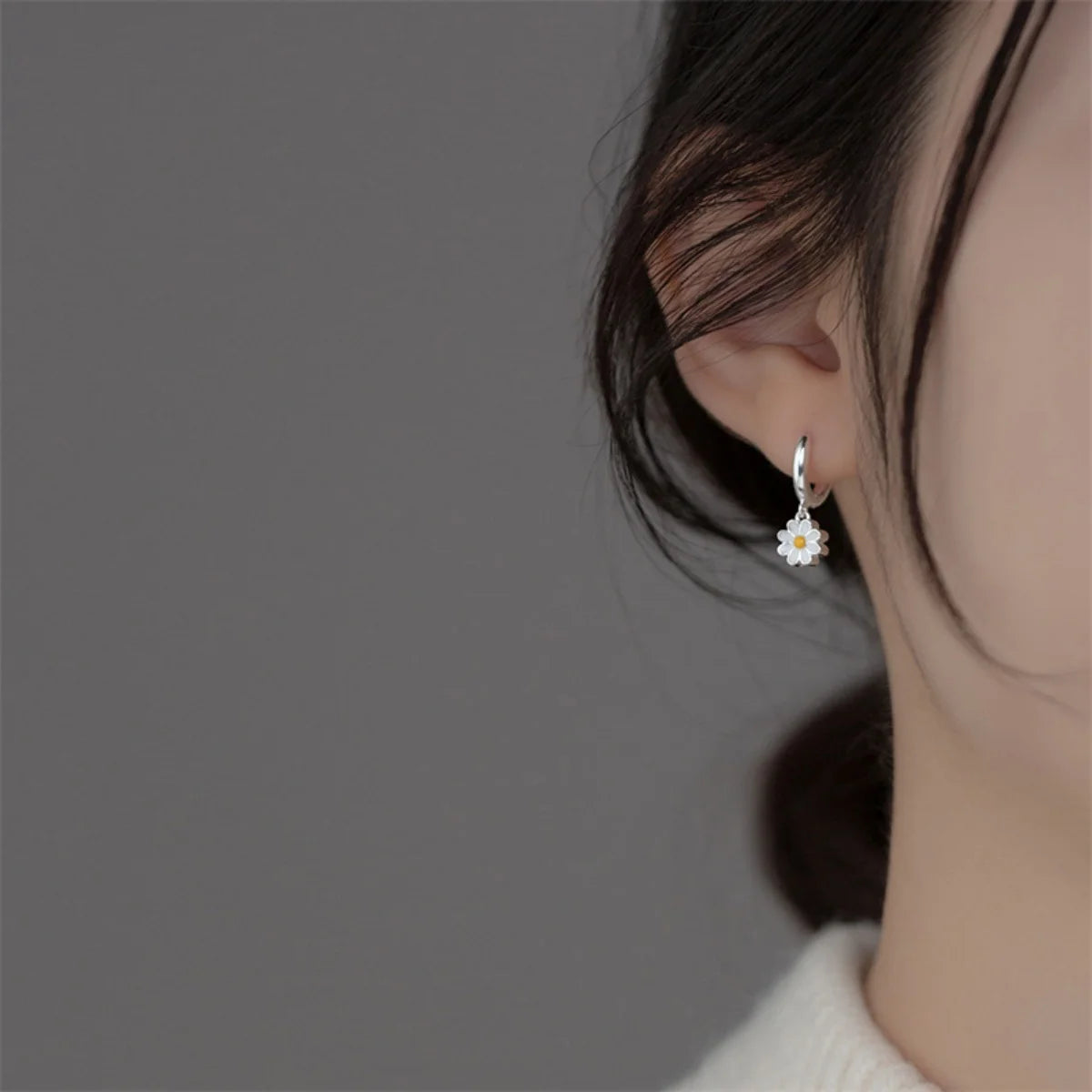 White Daisy Flower Drop Earrings