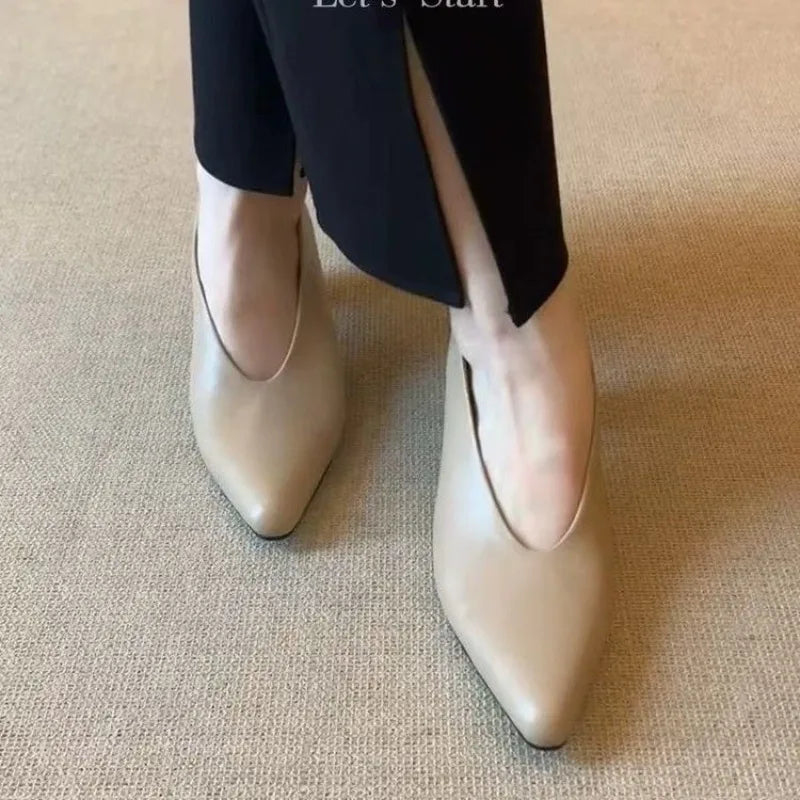 أحذية نسائية كلاسيكية بمقدمة مدببة