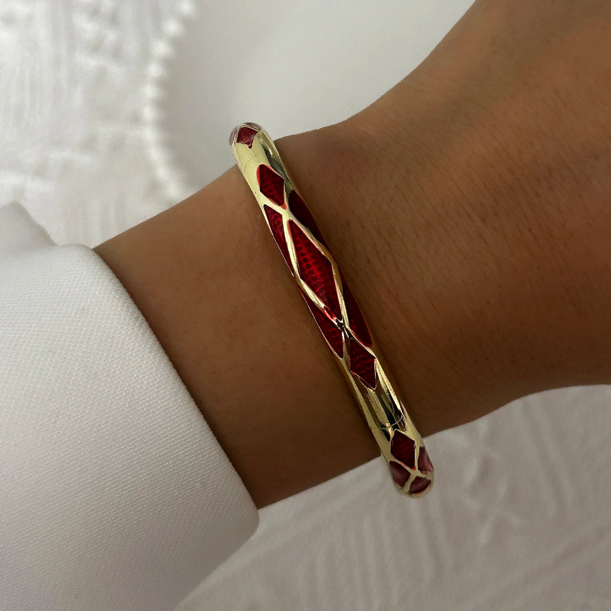 🌸 Vintage Floral Enamel Bangle