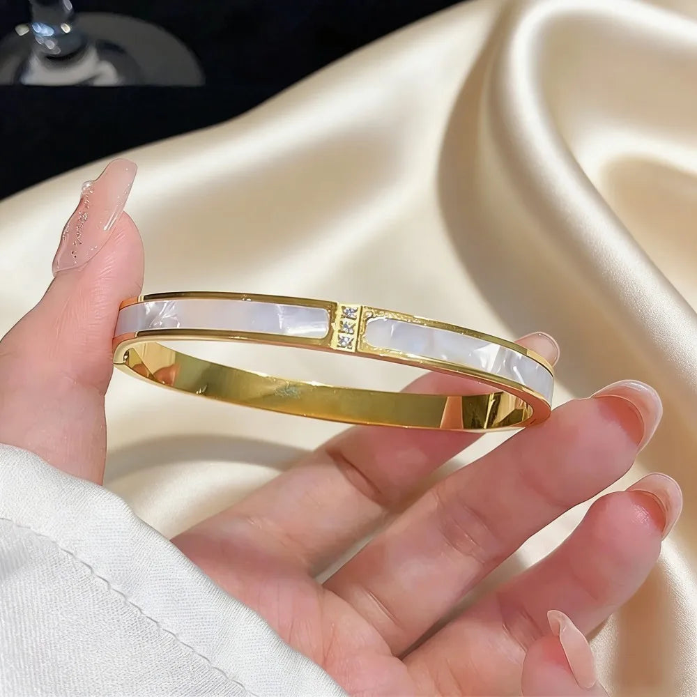 💎 Luxury Gold Plated Stainless Steel Bangle