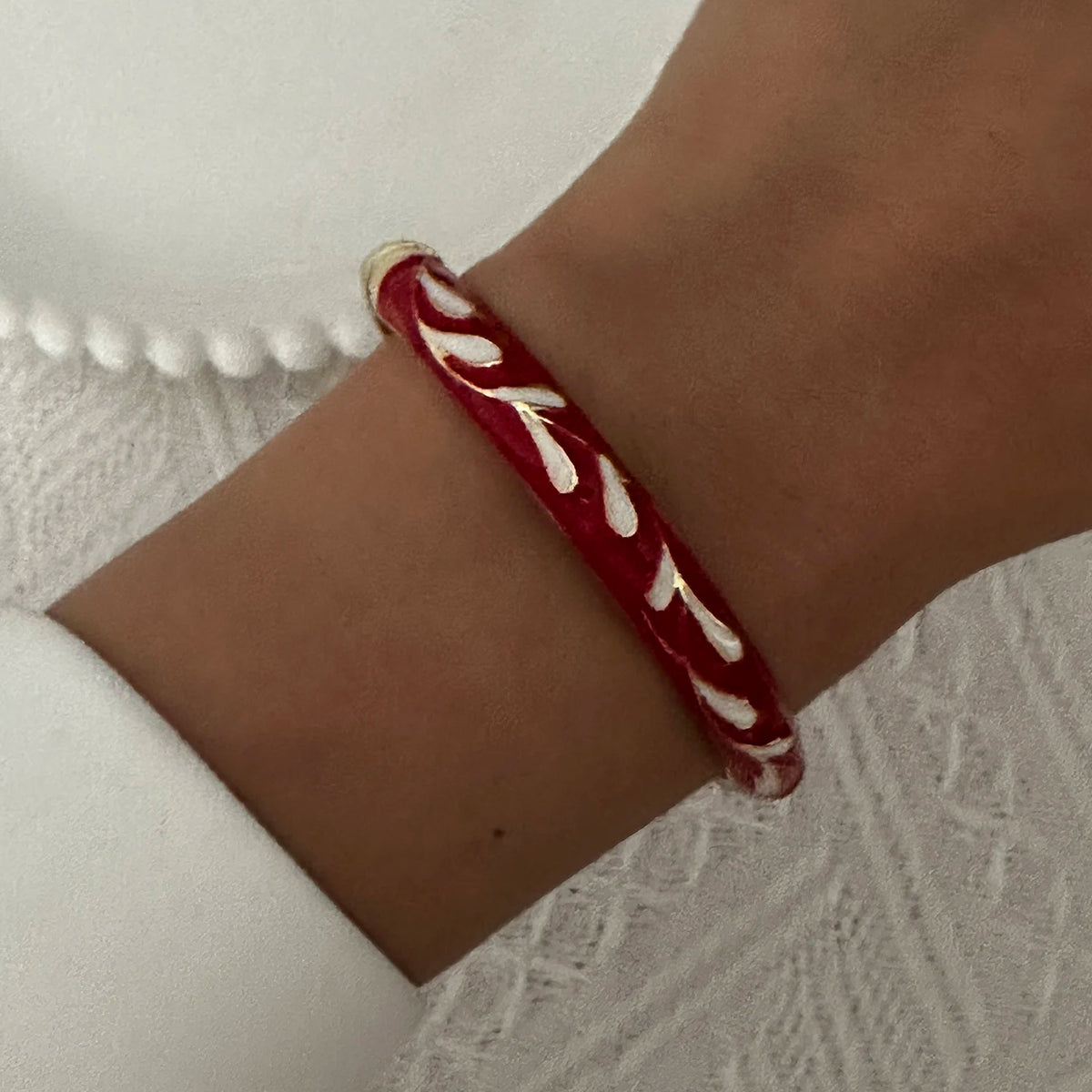🌸 Vintage Floral Enamel Bangle