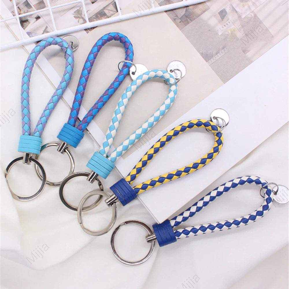 ميدالية مفاتيح ملونة مضفورة من جلد PU بطول 13 سم للرجال والنساء، إكسسوارات مفاتيح السيارة بمشبك للخصر، هدية للأزواج والأصدقاء