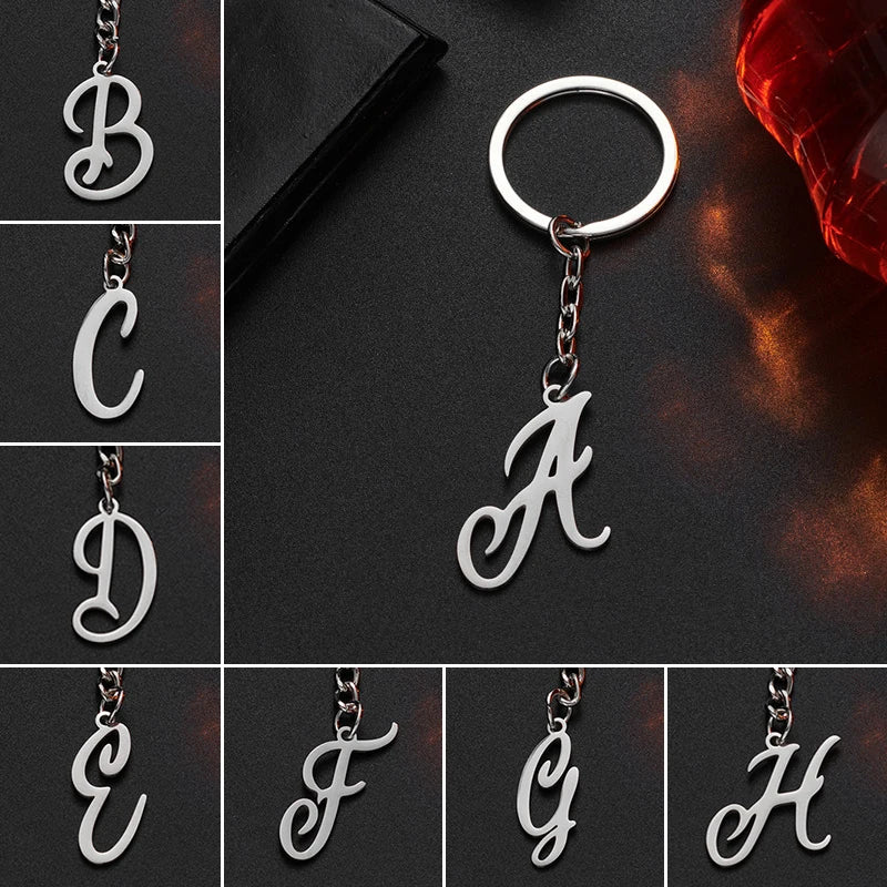 ميدالية مفاتيح بالحرف الأول A-Z من الفولاذ المقاوم للصدأ للأحبة، مجوهرات بخط إنجليزي قديم، دلاية حروف، ميدالية مفاتيح السيارة، إكسسوارات الحقائب
