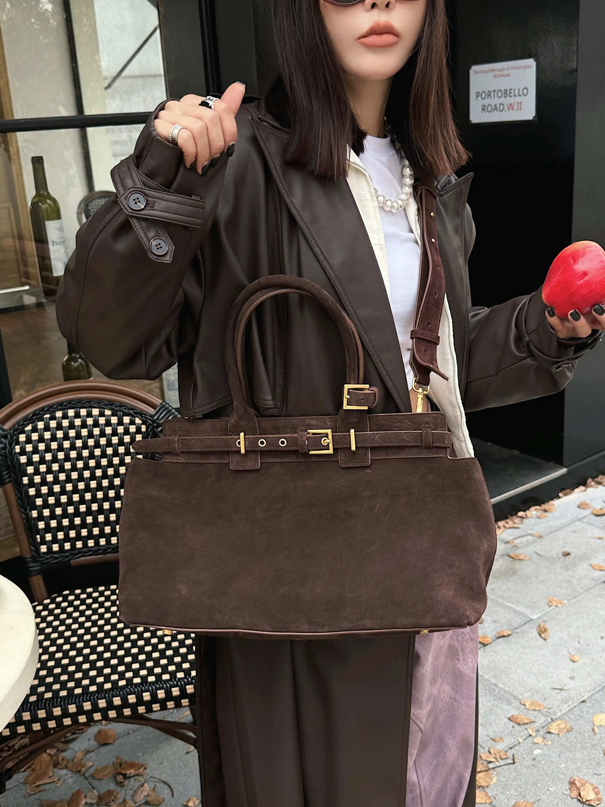 حقيبة توت نسائية من الشمواه الطبيعي