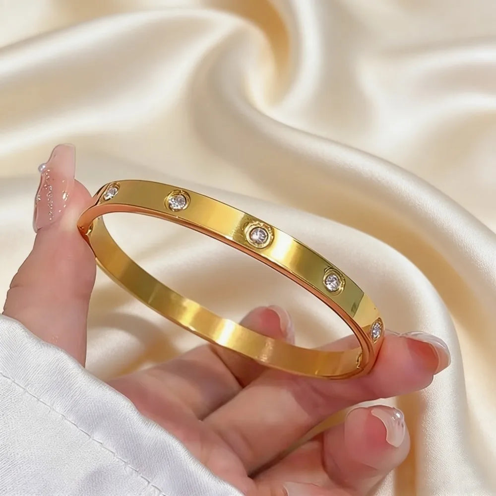 💎 Luxury Gold Plated Stainless Steel Bangle